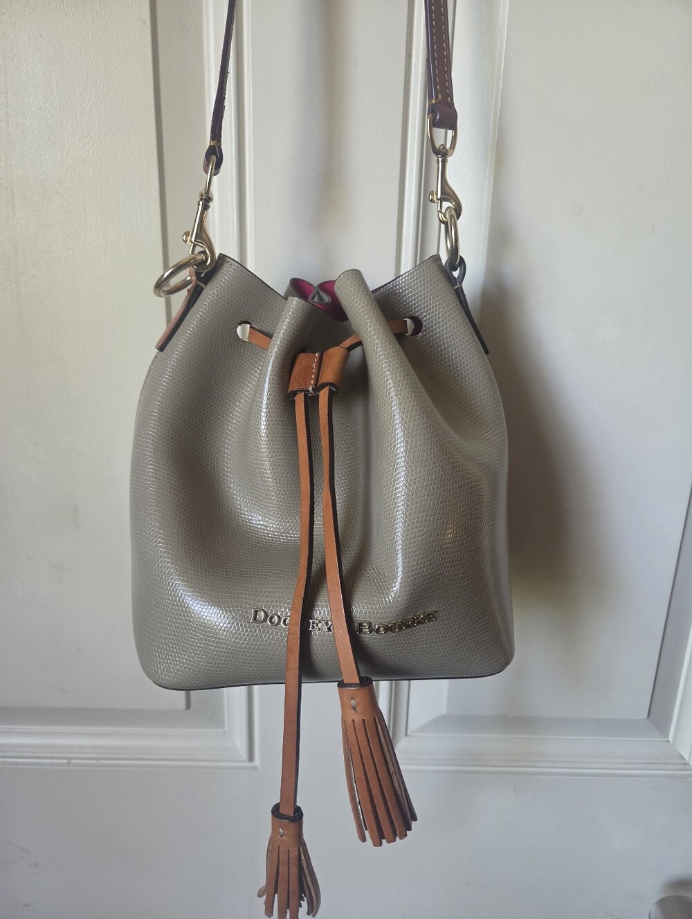 Dooney & Bourke Taupe Leather Tassel Drawstring Bucket Bag 🧡🩶🩷 "NWOT"